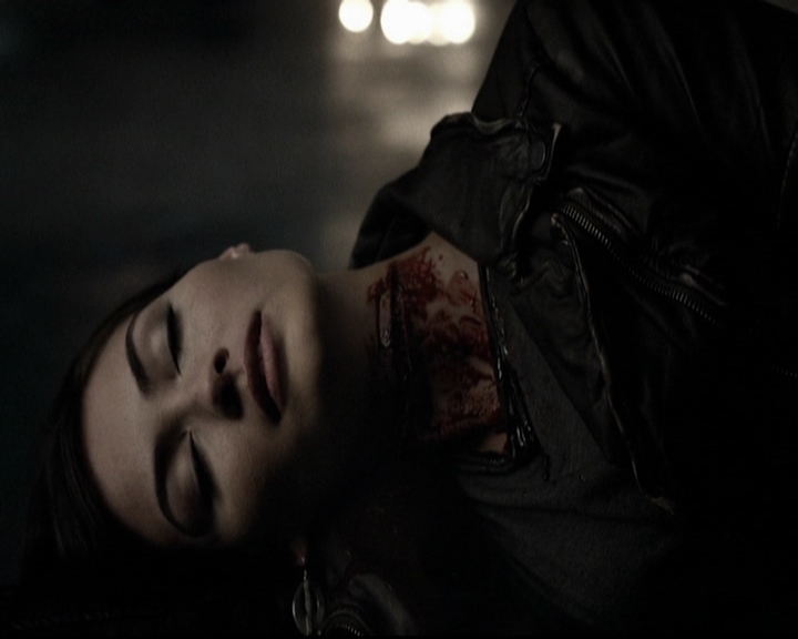 VampireDiariesWorld-dot-org_5x19ManOnFire0330.jpg
