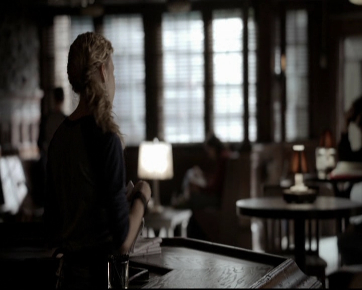 VampireDiariesWorld-dot-org_5x19ManOnFire0372.jpg