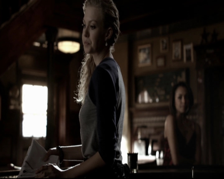VampireDiariesWorld-dot-org_5x19ManOnFire0380.jpg
