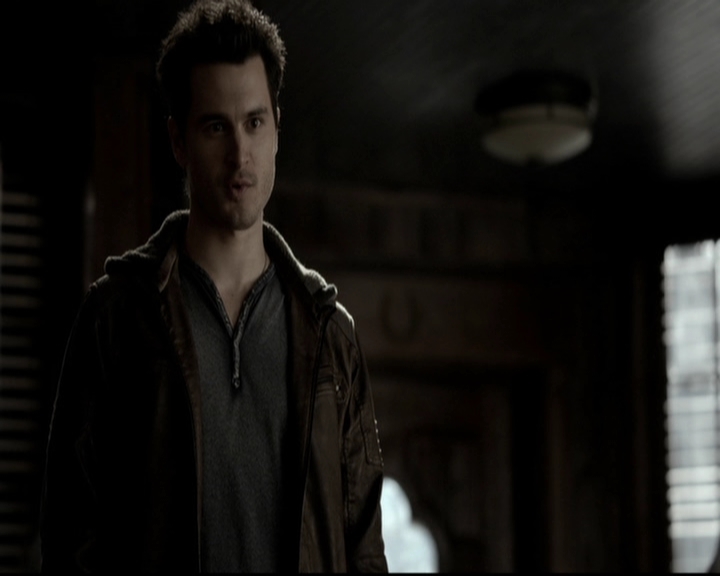 VampireDiariesWorld-dot-org_5x19ManOnFire0390.jpg