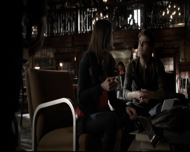 VampireDiariesWorld-dot-org_5x19ManOnFire0392.jpg