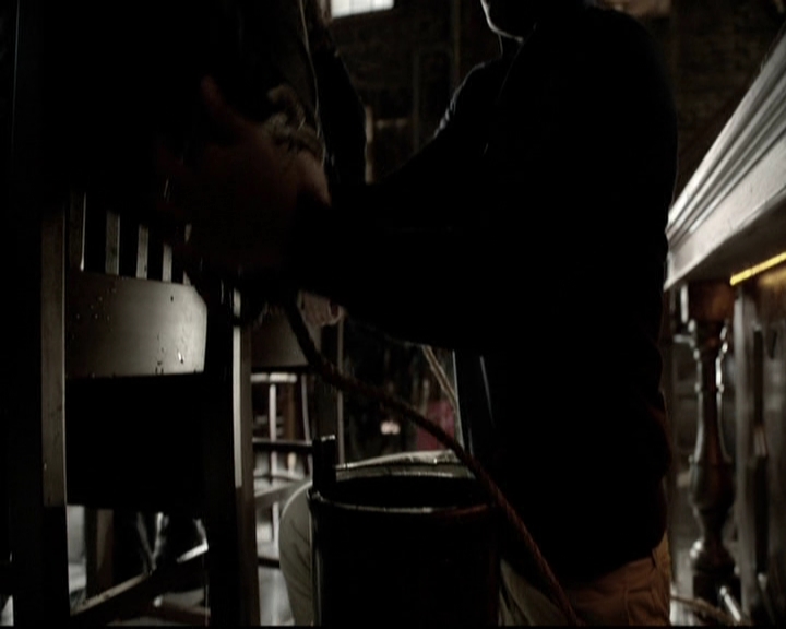 VampireDiariesWorld-dot-org_5x19ManOnFire0572.jpg