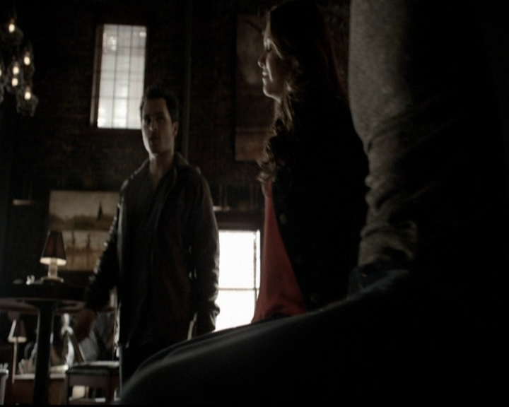 VampireDiariesWorld-dot-org_5x19ManOnFire0576.jpg