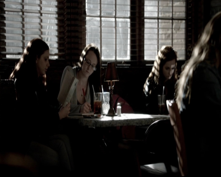 VampireDiariesWorld-dot-org_5x19ManOnFire0580.jpg