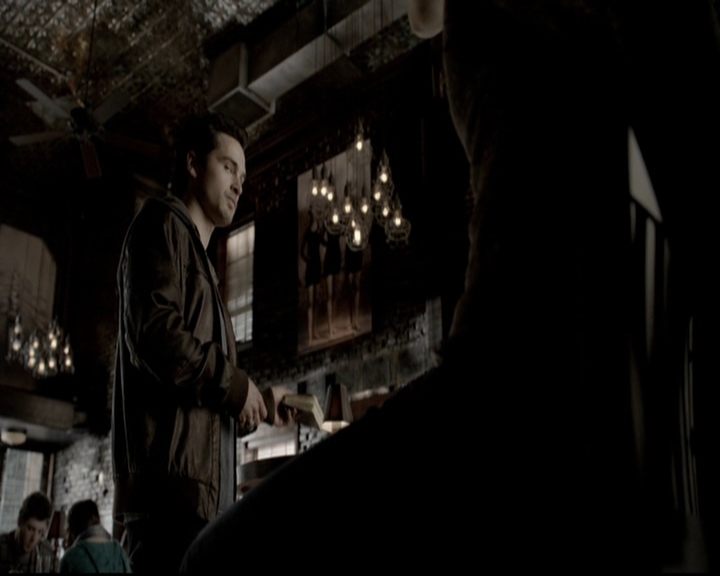 VampireDiariesWorld-dot-org_5x19ManOnFire0640.jpg