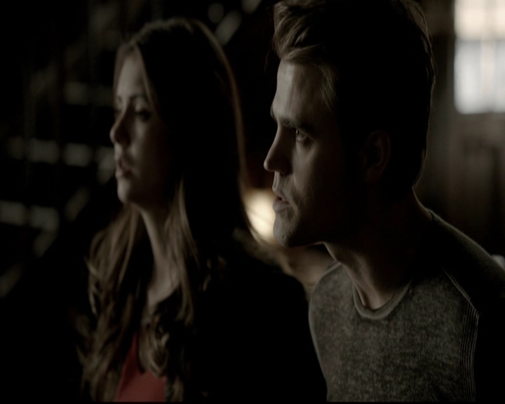 VampireDiariesWorld-dot-org_5x19ManOnFire0645.jpg