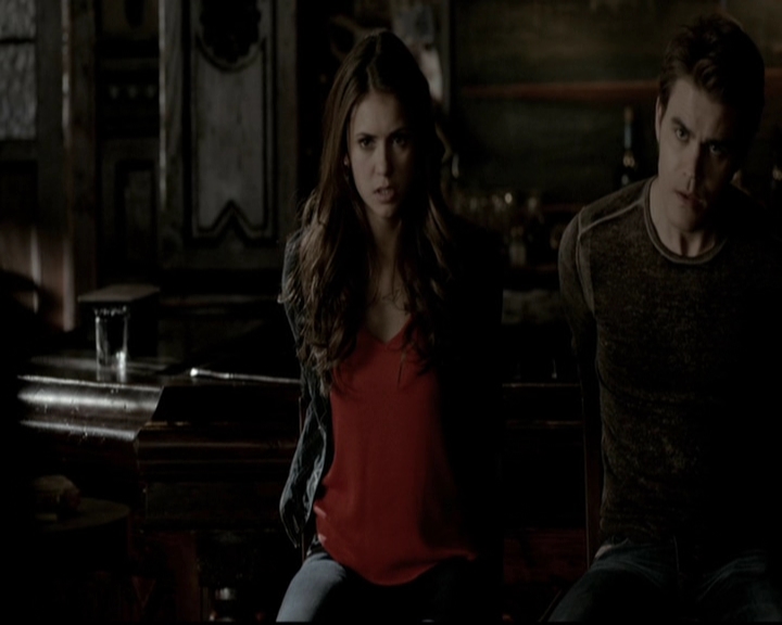 VampireDiariesWorld-dot-org_5x19ManOnFire0676.jpg
