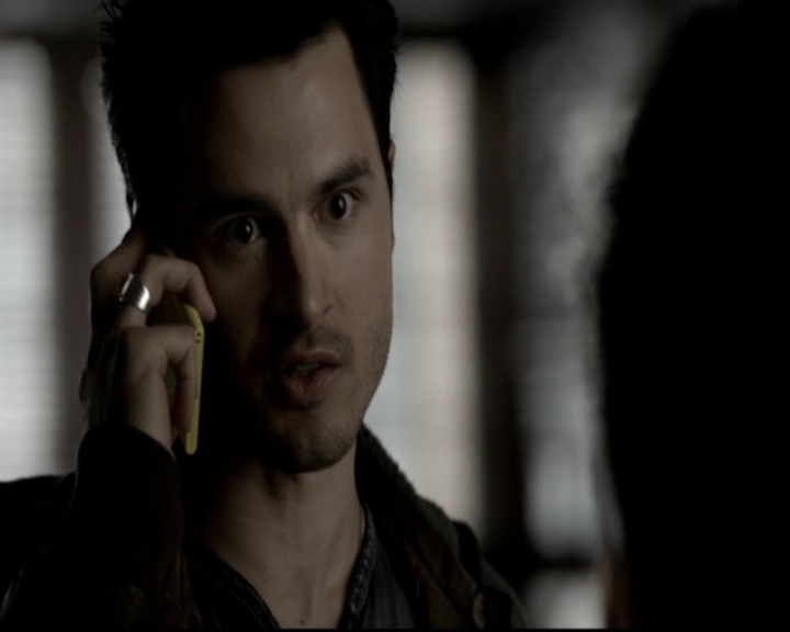 VampireDiariesWorld-dot-org_5x19ManOnFire0703.jpg