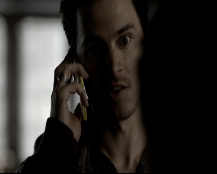 VampireDiariesWorld-dot-org_5x19ManOnFire0704.jpg