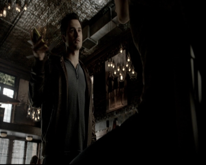 VampireDiariesWorld-dot-org_5x19ManOnFire0714.jpg