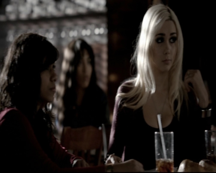 VampireDiariesWorld-dot-org_5x19ManOnFire0720.jpg