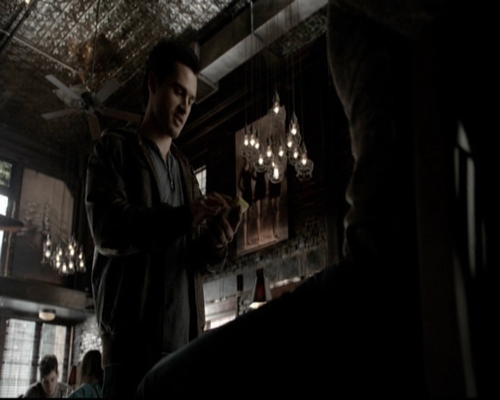 VampireDiariesWorld-dot-org_5x19ManOnFire0723.jpg