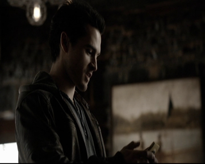 VampireDiariesWorld-dot-org_5x19ManOnFire0725.jpg