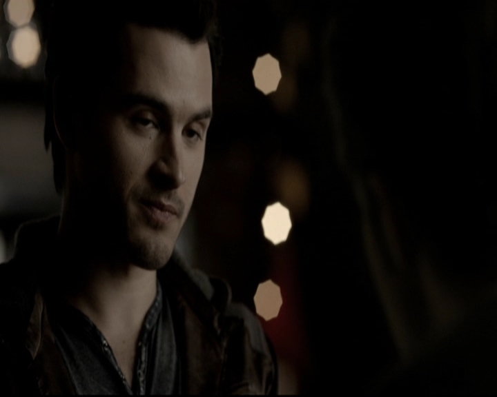 VampireDiariesWorld-dot-org_5x19ManOnFire0732.jpg