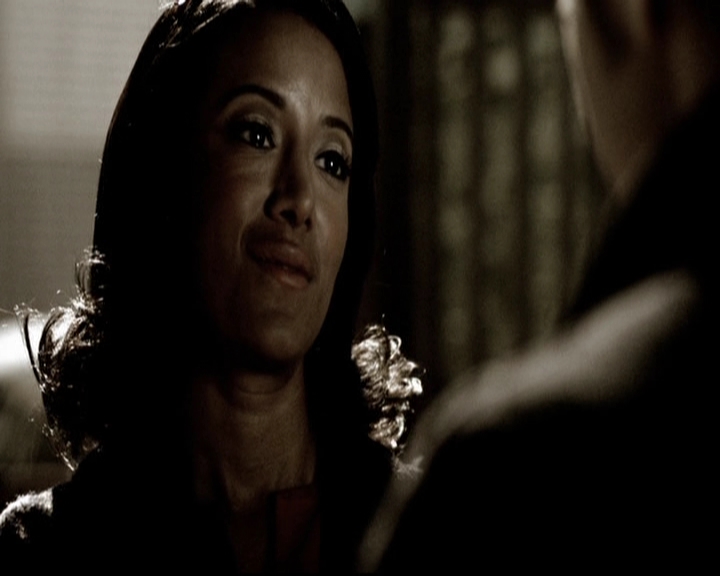 VampireDiariesWorld-dot-org_5x19ManOnFire0822.jpg