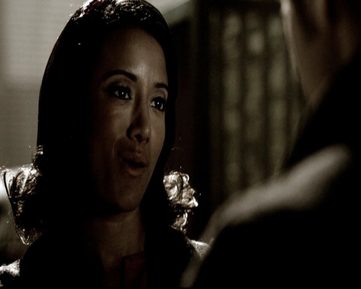 VampireDiariesWorld-dot-org_5x19ManOnFire0823.jpg