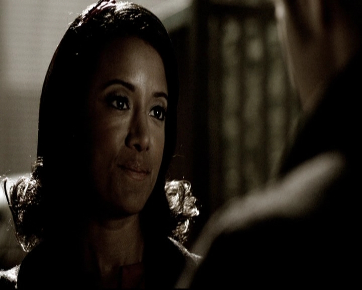 VampireDiariesWorld-dot-org_5x19ManOnFire0824.jpg
