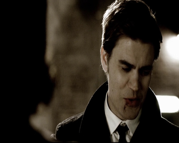 VampireDiariesWorld-dot-org_5x19ManOnFire0828.jpg