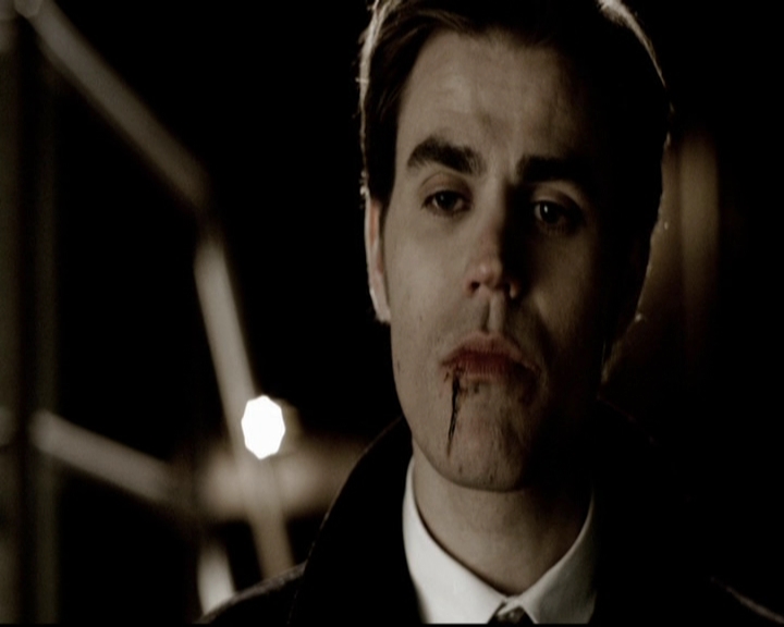 VampireDiariesWorld-dot-org_5x19ManOnFire0836.jpg