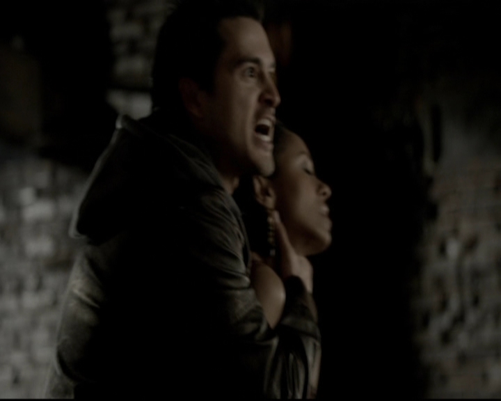 VampireDiariesWorld-dot-org_5x19ManOnFire0858.jpg