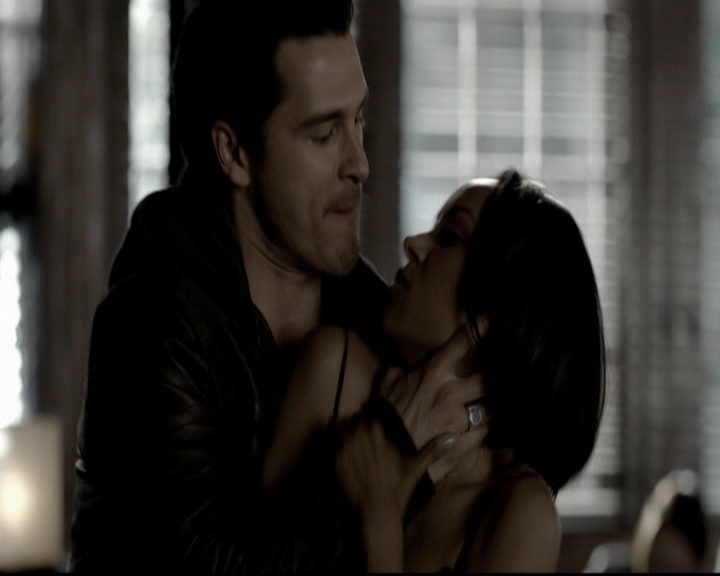 VampireDiariesWorld-dot-org_5x19ManOnFire0861.jpg