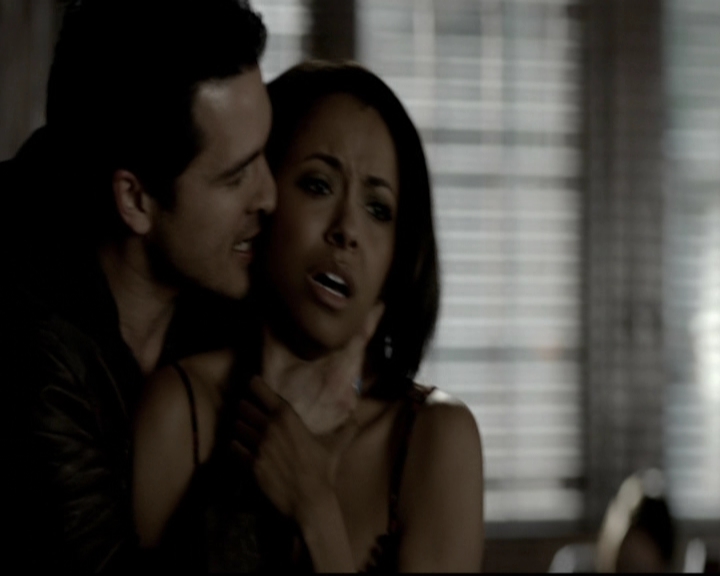 VampireDiariesWorld-dot-org_5x19ManOnFire0863.jpg