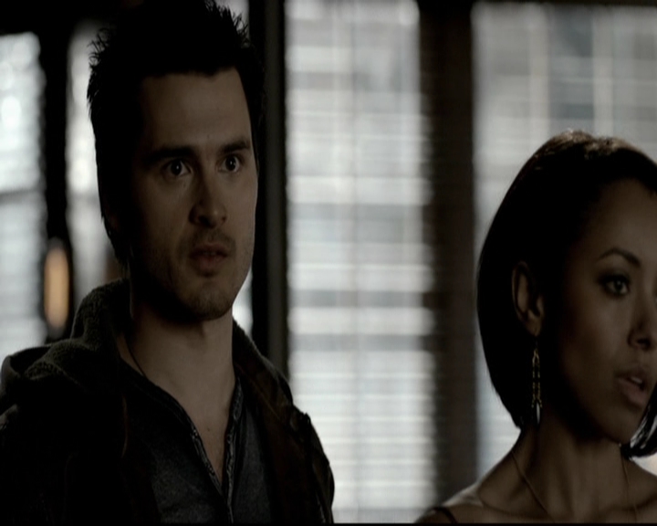 VampireDiariesWorld-dot-org_5x19ManOnFire0883.jpg