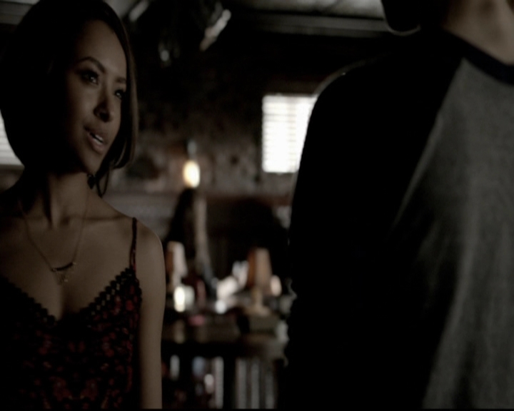 VampireDiariesWorld-dot-org_5x19ManOnFire0895.jpg