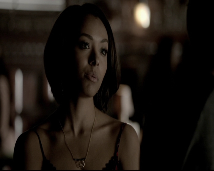 VampireDiariesWorld-dot-org_5x19ManOnFire0899.jpg