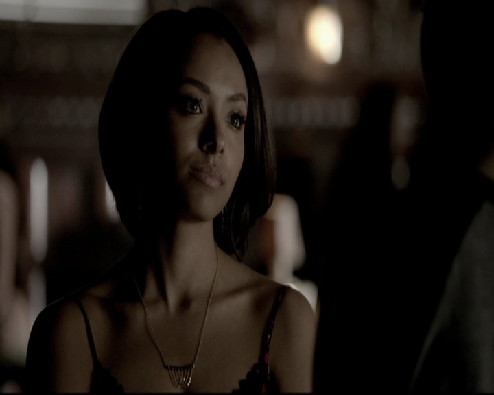 VampireDiariesWorld-dot-org_5x19ManOnFire0900.jpg