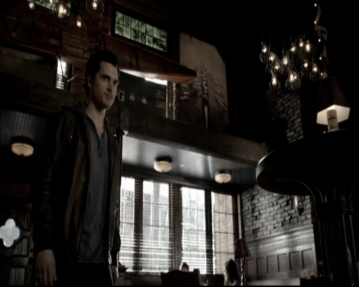 VampireDiariesWorld-dot-org_5x19ManOnFire0908.jpg