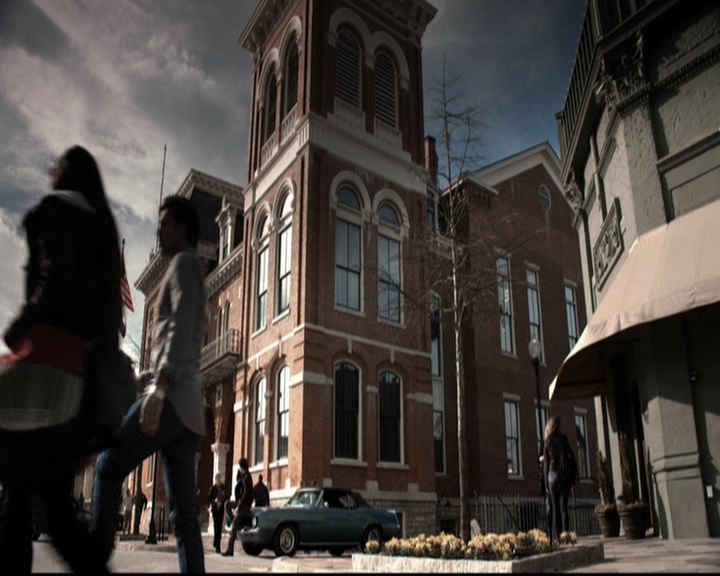 VampireDiariesWorld-dot-org_5x19ManOnFire0921.jpg
