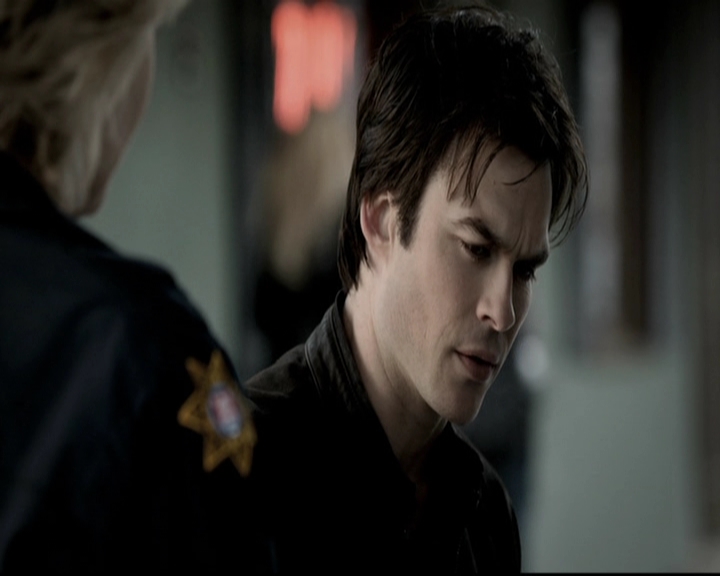 VampireDiariesWorld-dot-org_5x19ManOnFire0927.jpg