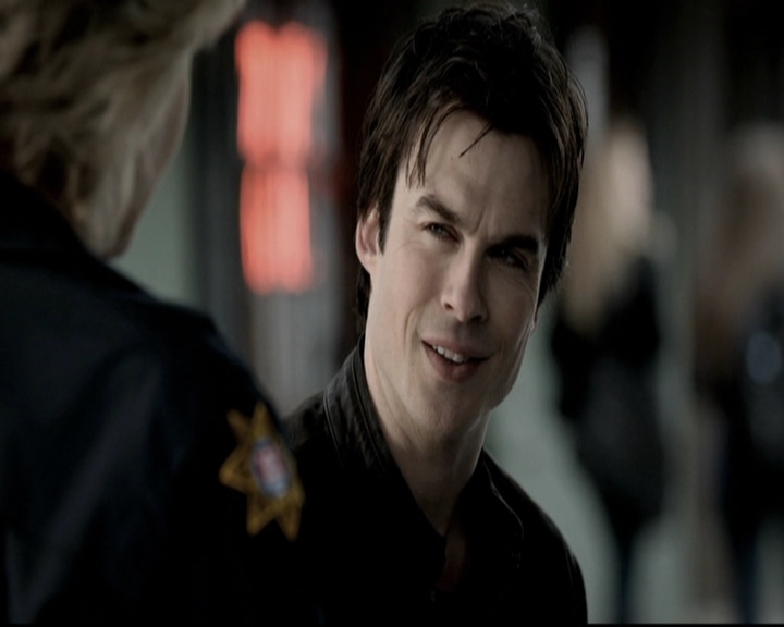 VampireDiariesWorld-dot-org_5x19ManOnFire0929.jpg