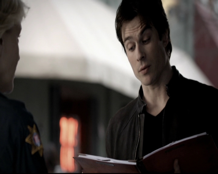 VampireDiariesWorld-dot-org_5x19ManOnFire0950.jpg