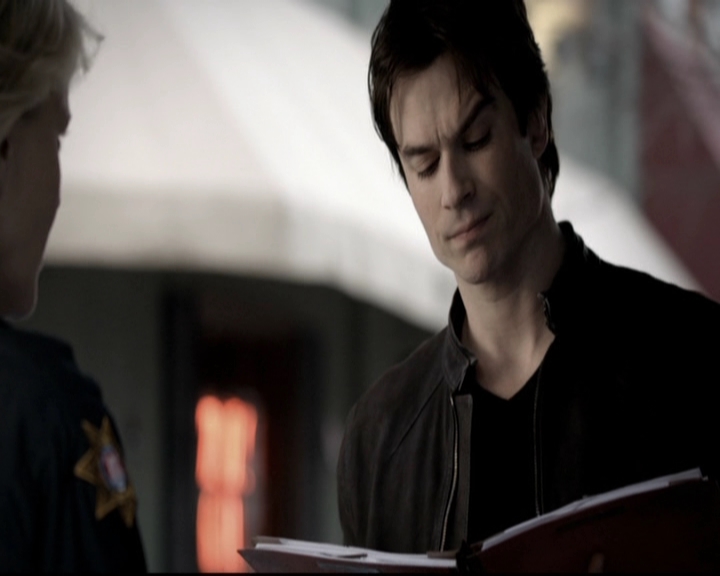 VampireDiariesWorld-dot-org_5x19ManOnFire0954.jpg