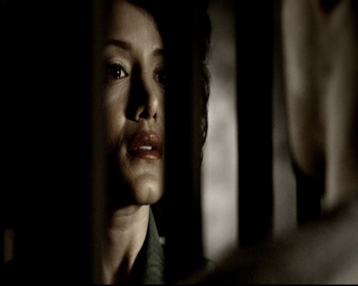 VampireDiariesWorld-dot-org_5x19ManOnFire1011.jpg
