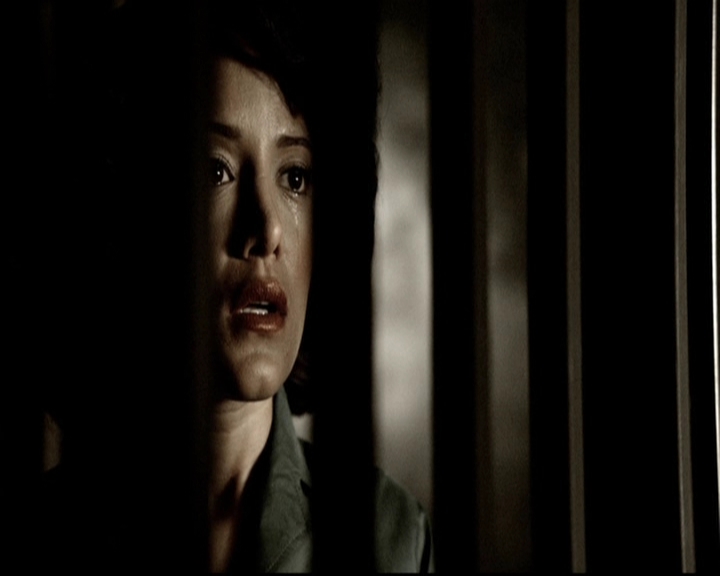 VampireDiariesWorld-dot-org_5x19ManOnFire1019.jpg
