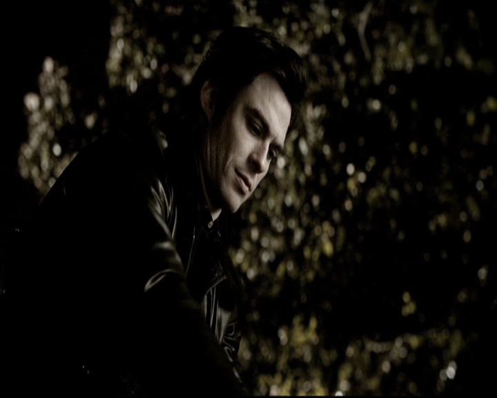 VampireDiariesWorld-dot-org_5x19ManOnFire1258.jpg