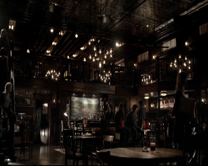 VampireDiariesWorld-dot-org_5x19ManOnFire1472.jpg