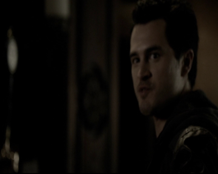 VampireDiariesWorld-dot-org_5x19ManOnFire1475.jpg
