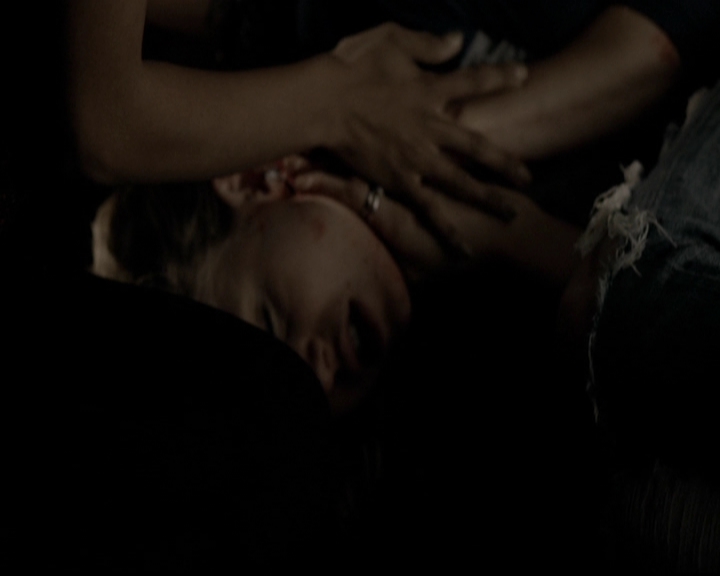 VampireDiariesWorld-dot-org_5x19ManOnFire1503.jpg
