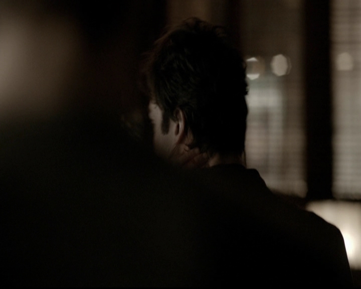 VampireDiariesWorld-dot-org_5x19ManOnFire1509.jpg