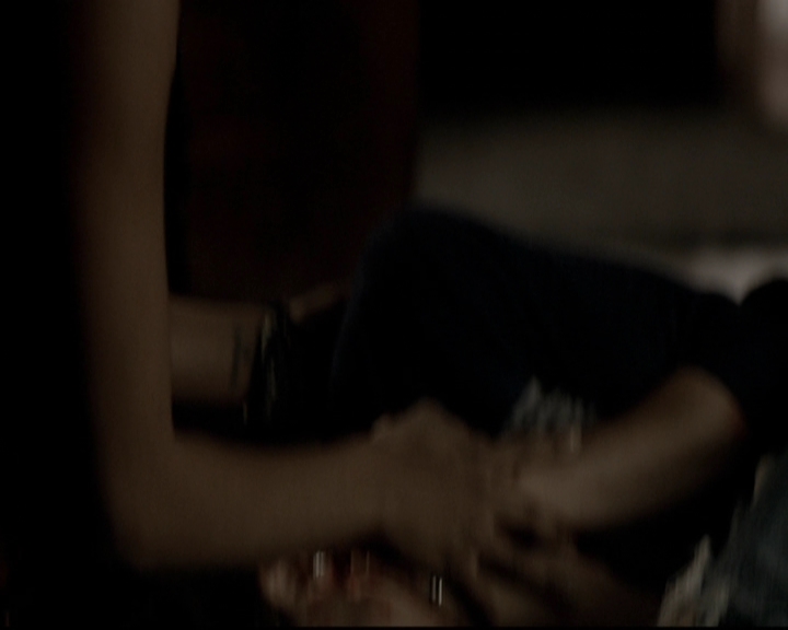 VampireDiariesWorld-dot-org_5x19ManOnFire1522.jpg
