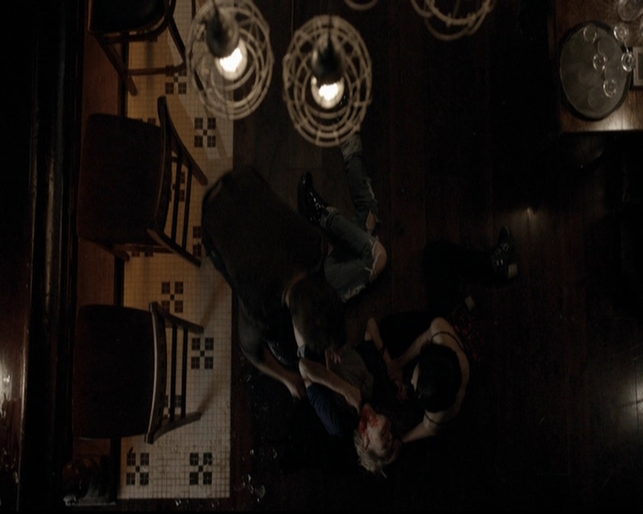 VampireDiariesWorld-dot-org_5x19ManOnFire1526.jpg
