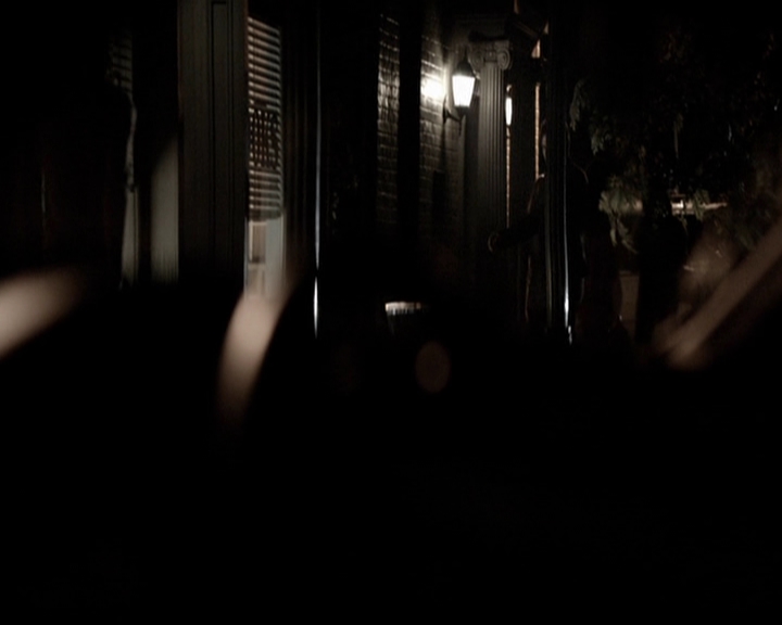 VampireDiariesWorld-dot-org_5x19ManOnFire1538.jpg