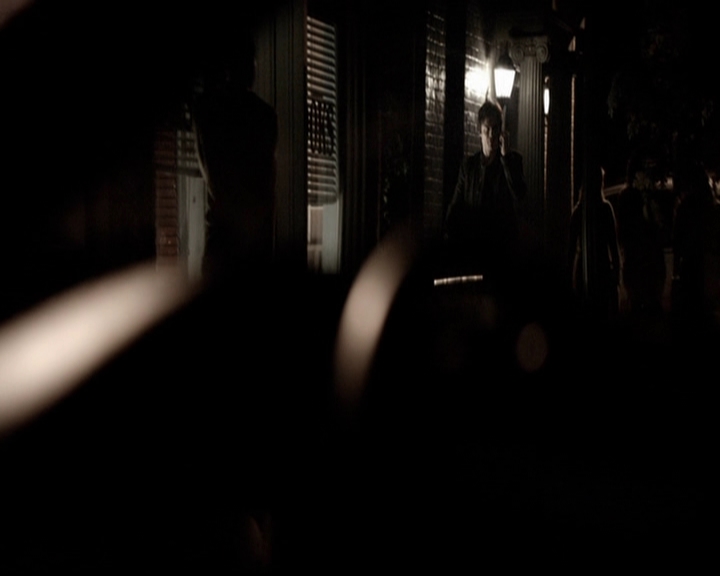 VampireDiariesWorld-dot-org_5x19ManOnFire1539.jpg