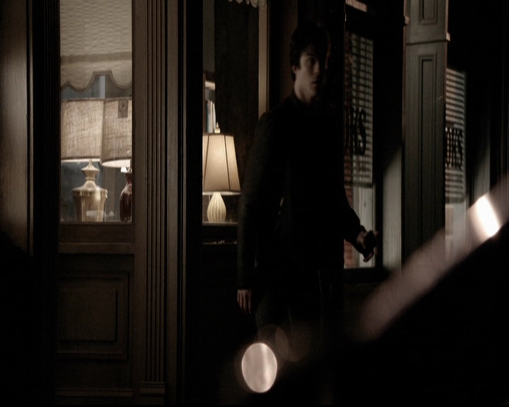 VampireDiariesWorld-dot-org_5x19ManOnFire1555.jpg