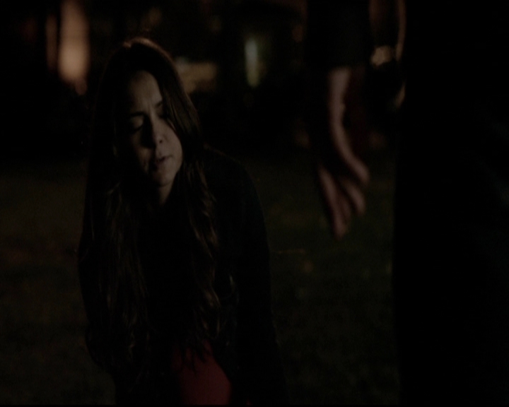 VampireDiariesWorld-dot-org_5x19ManOnFire1574.jpg
