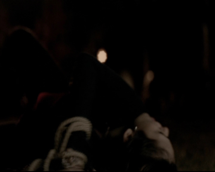 VampireDiariesWorld-dot-org_5x19ManOnFire1591.jpg